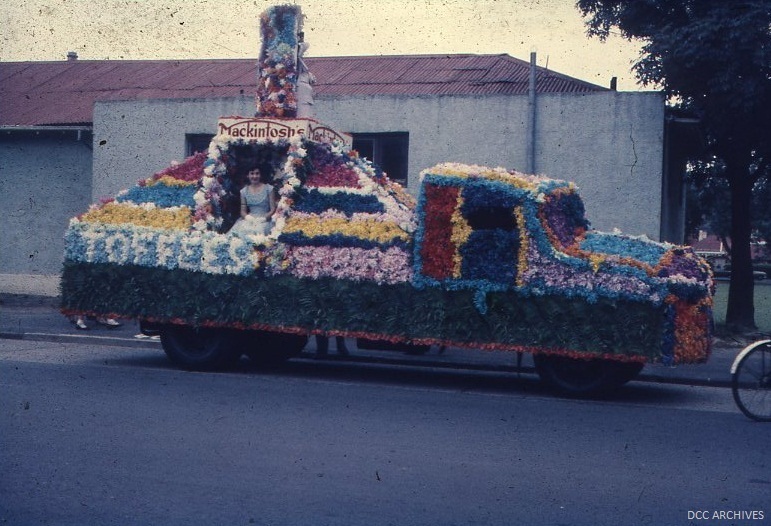 Mackintosh Festival Float