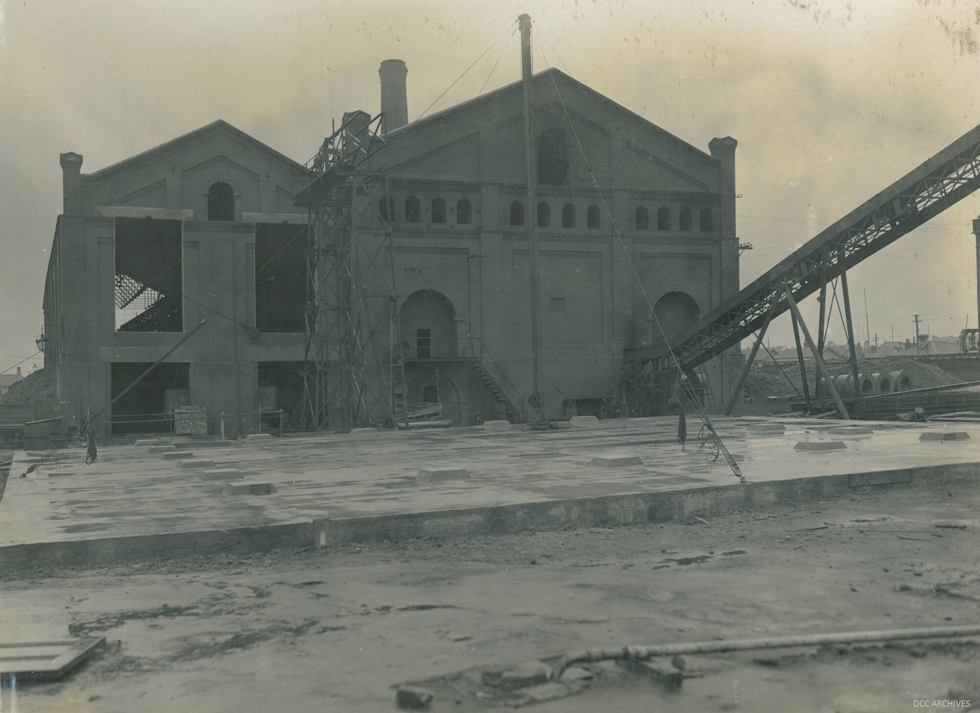 Construction of Vertical Retort