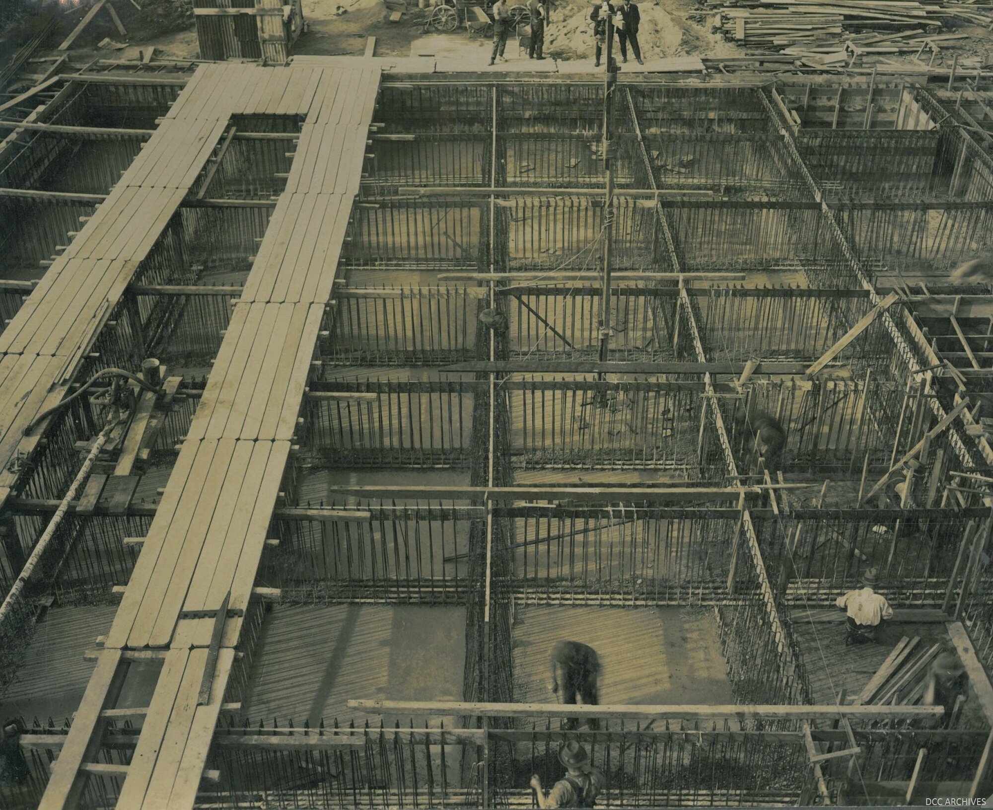 Construction of Vertical Retort