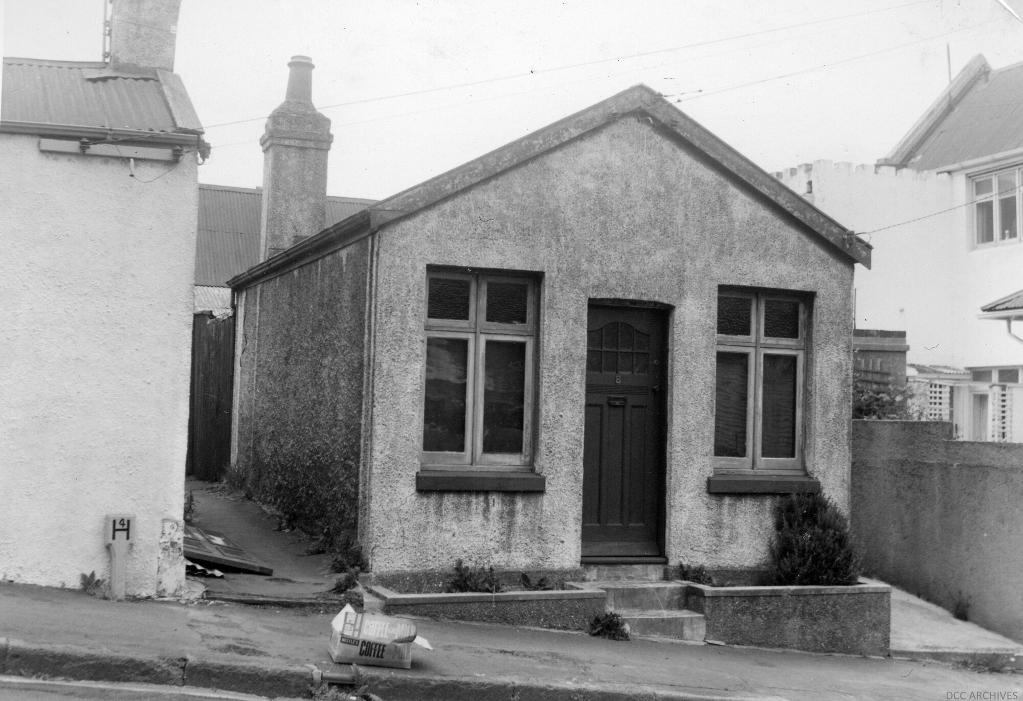 8 Perth Avenue