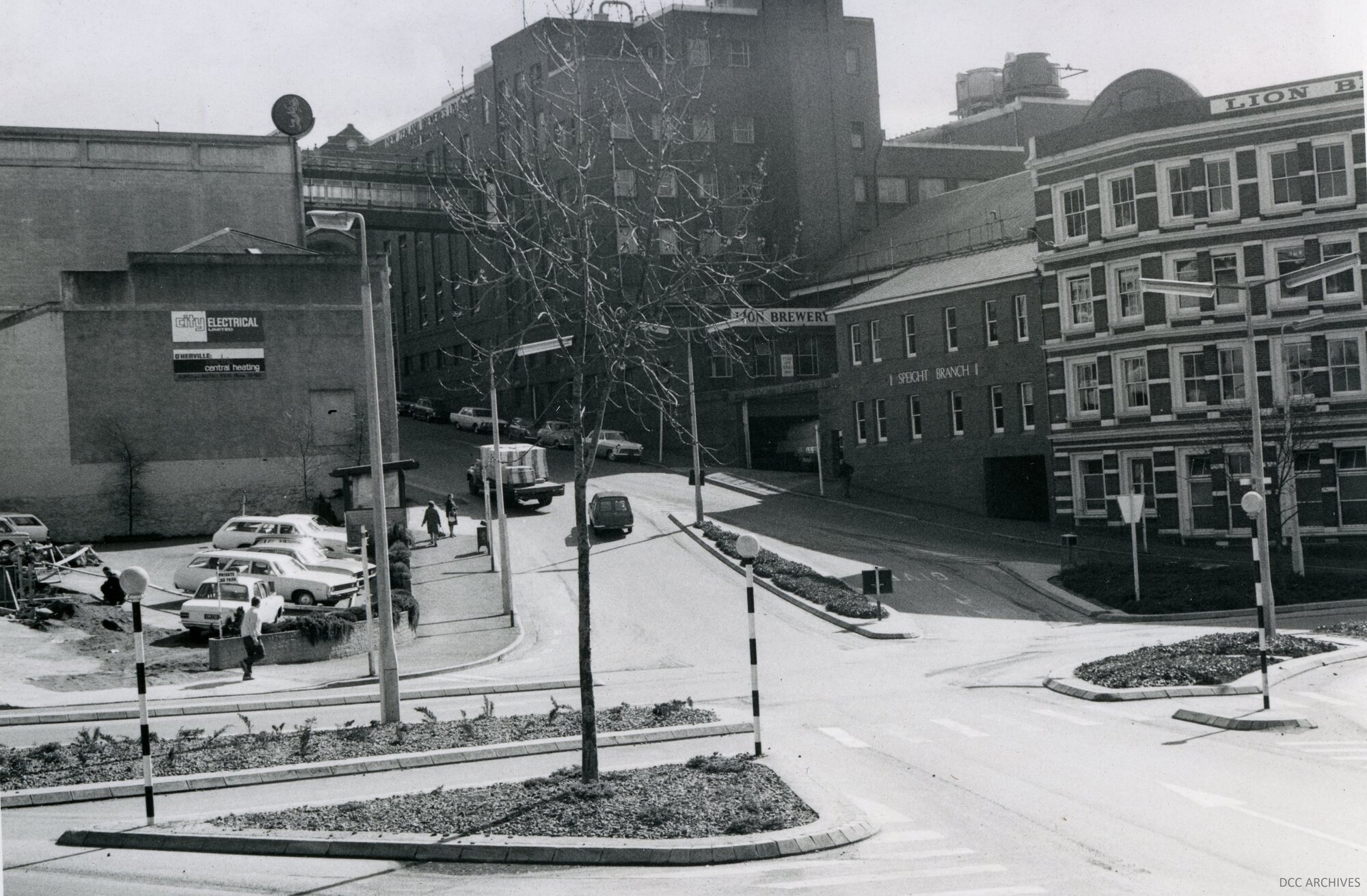 Rattray &amp; Maclaggan Streets Intersection