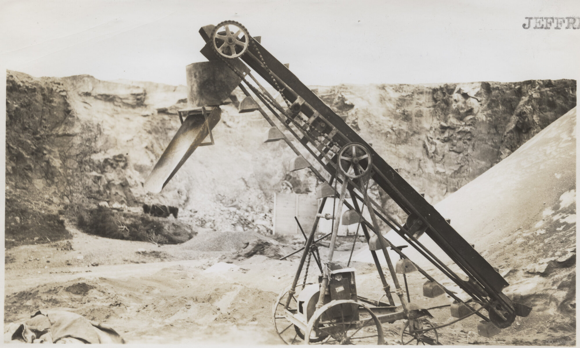 Side Elevation of Jeffrey Bucket Loader