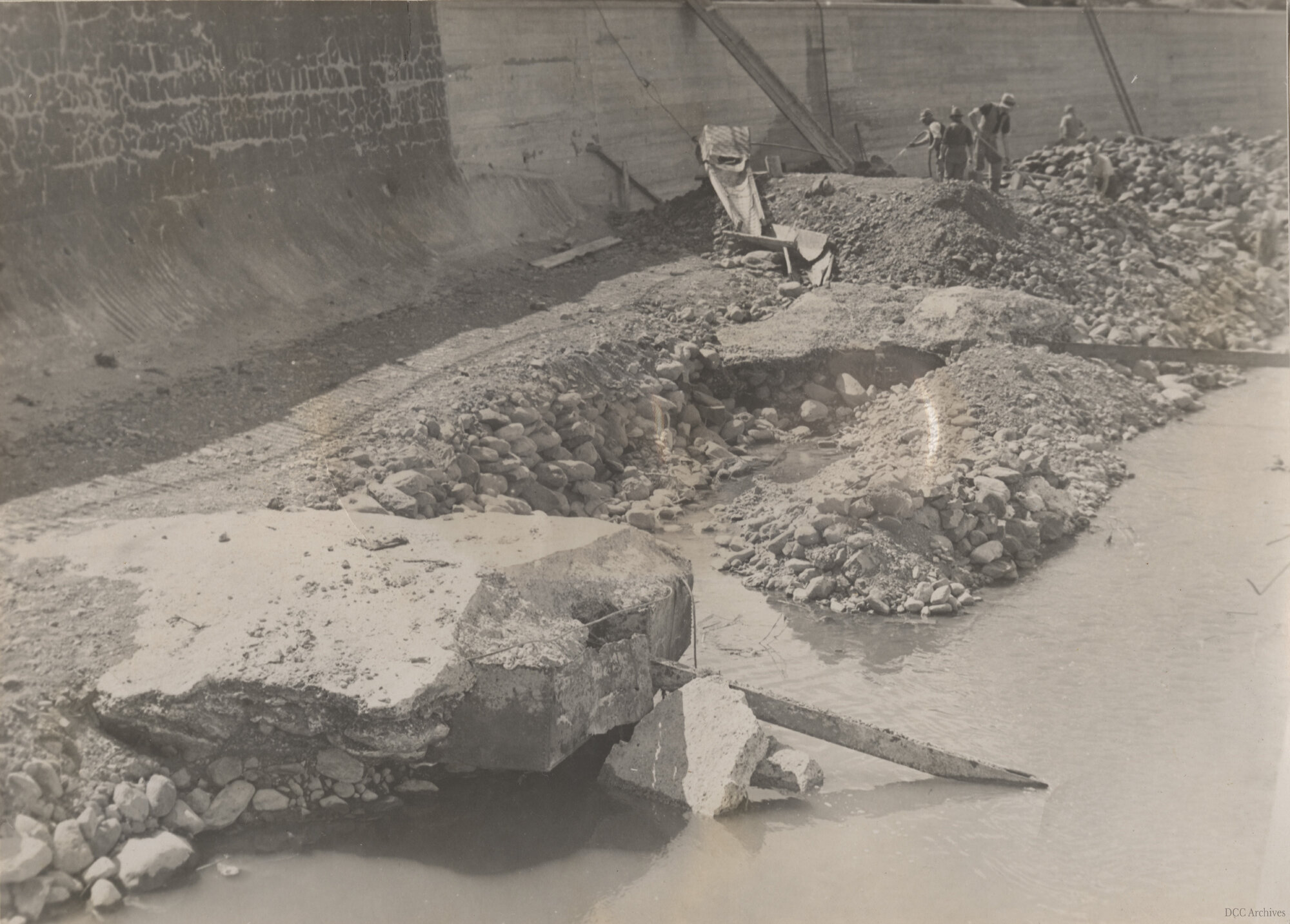 Constructing Weirs in Leith Channel