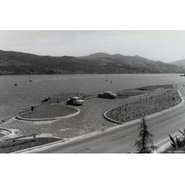 Macandrew Bay Beach Lawn