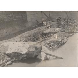Constructing Weirs in Leith Channel